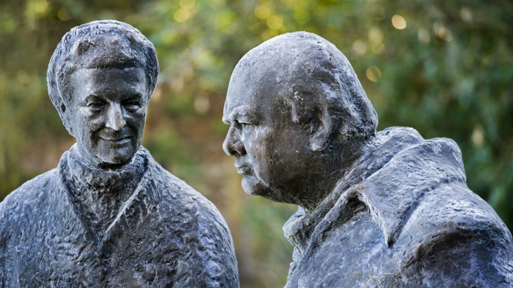 Oscar Nemon statue of Clementine and Winston on the grounds of Chartwell